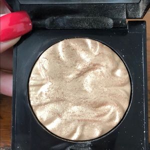 Laura Mercier Addiction Highlighter